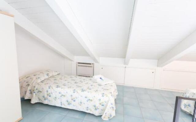 LUIMAR Holiday House