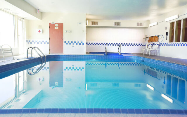 AmericInn by Wyndham Topeka