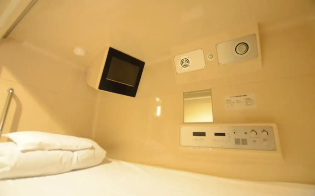 Kumamoto Capsule Hotel - Hostel, Caters to Men
