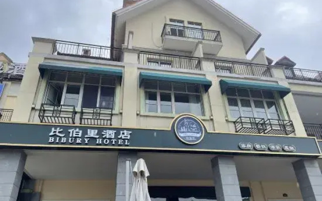Hotels in Belas