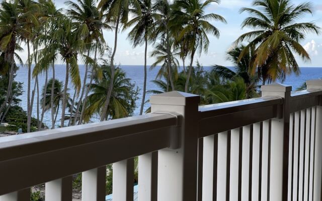 Beach condo with Pool and Ocean View