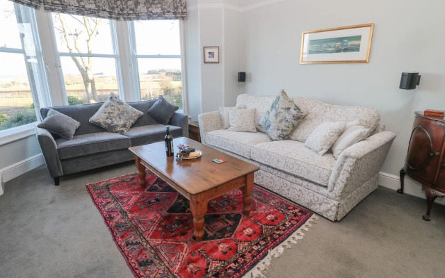 Whinstones at 4 The Villas