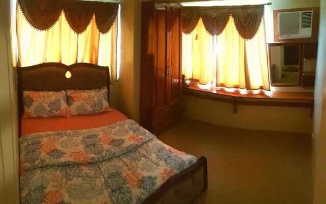 Roy's Cabin Suites