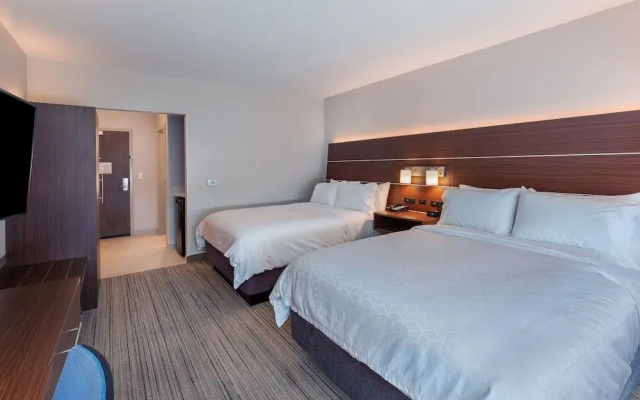 Holiday Inn Express & Suites Parsons