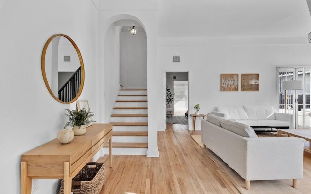 Stylish & Modern 4BD Home