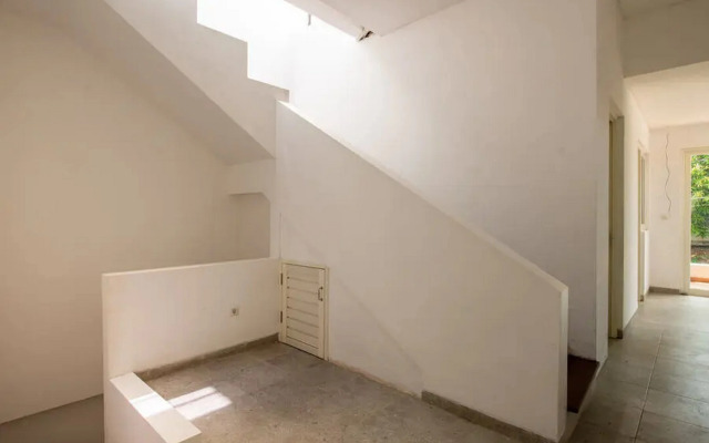 RedDoorz near Kaza Mall Surabaya