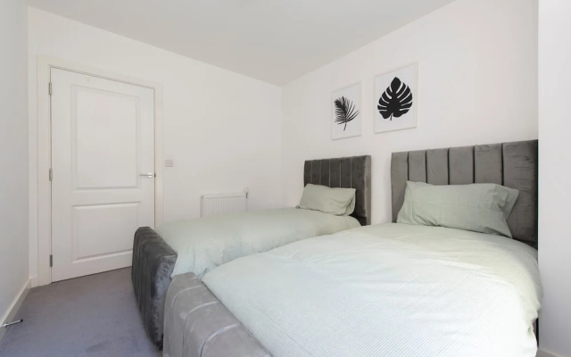 Stunning Luxury Stratford London 2 Bed Apartment