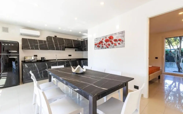 Modern Villa With Jacuzzi Close to the Beach