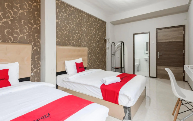 RedDoorz near Grand City Mall 2