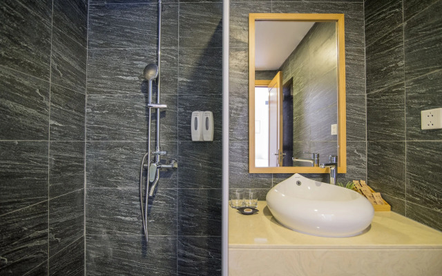 Seashore Hotel & Apartment