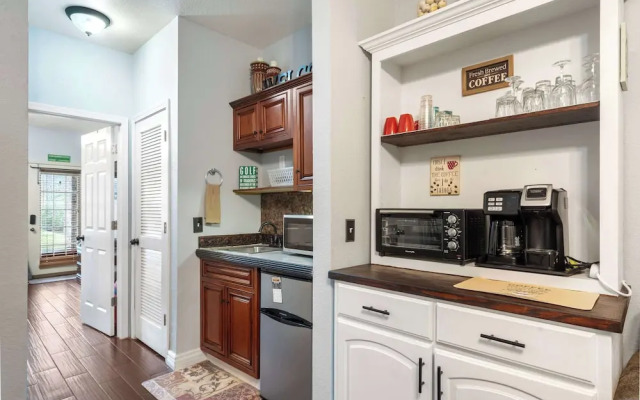 Fore Seasons Golf Condo - 5 Min to Silver Dollar!