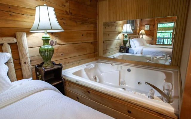 The Hartland - Hot Tub, Jacuzzi, Fireplace