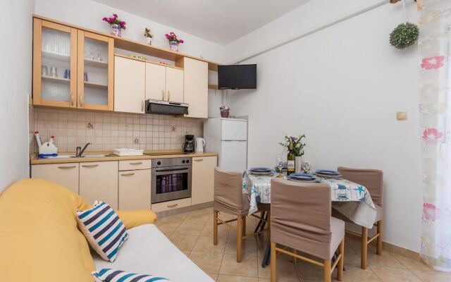 Amazing Apartment in Lopar With Wifi and 2 Bedrooms