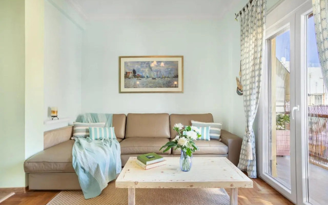 Bright, Calming Retreat With a Balcony Near Metro!