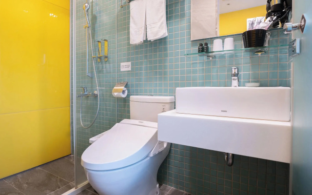 CHECK inn Express Taichung Yizhong
