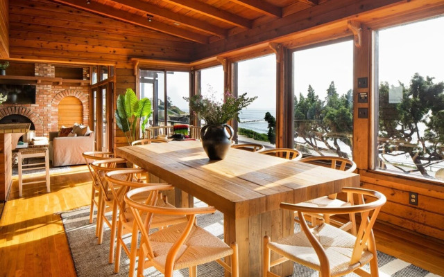 Fleetwood - Retro Modern Oceanfront Home w Two Expansive Patios