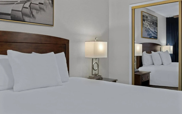 Suites At Fishermans Wharf
