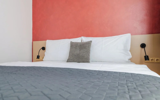 No. 28 Rooms & Apartments