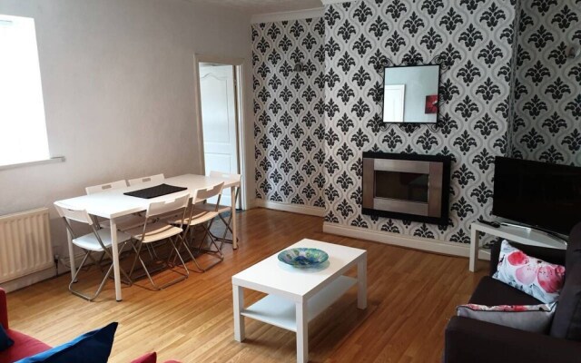 Birtley's Diamond 3 bed Apt, Sleeps 6 Guests