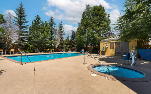 Best Western Plus Olympic Inn