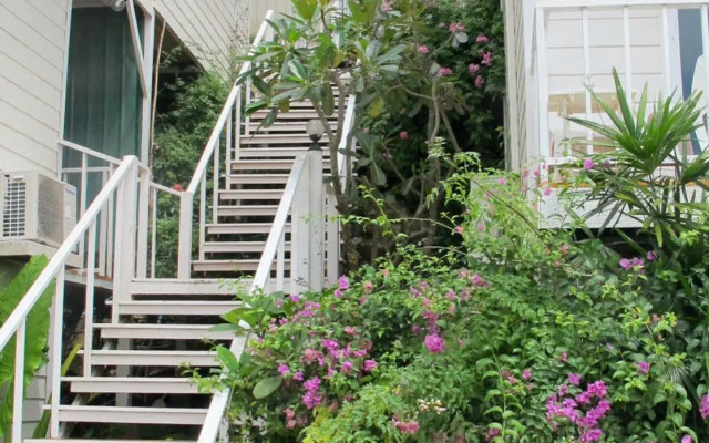 Phi Phi Uphill Cottage