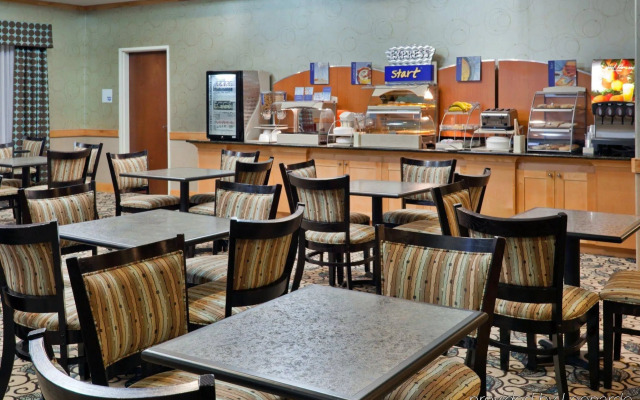 Holiday Inn Express Hotel & Suites Fairburn by IHG