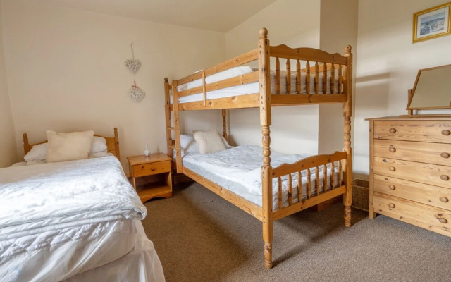 Hulmes Vale House - Sleeps 14 - Peak District