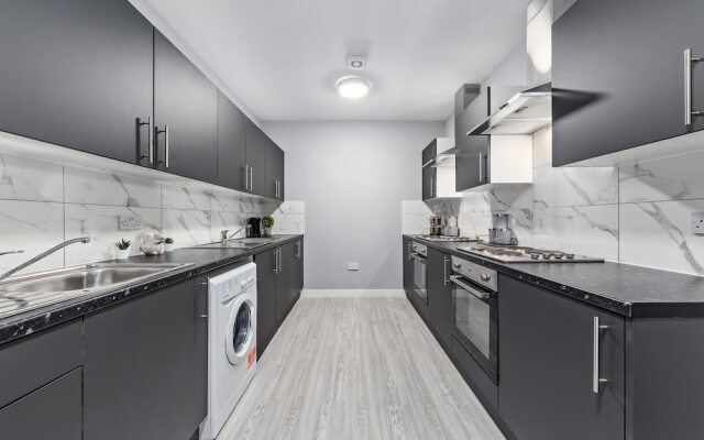 Lovely Ensuite Room Feltham Heathrow London Tw13