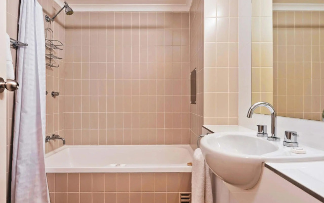 Lantern 1 Bedroom Balcony with partial mountain view