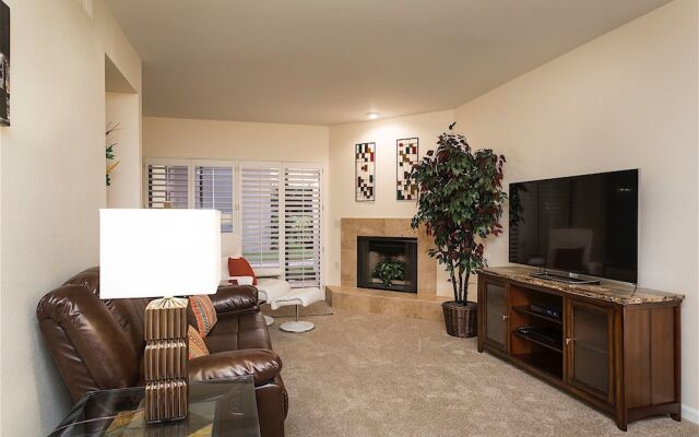 Royal Palm Condo 2 BR by Casago