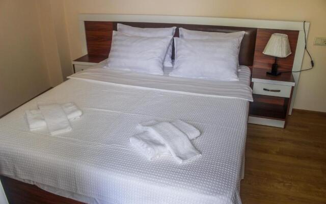 Golden Fleece Hotel