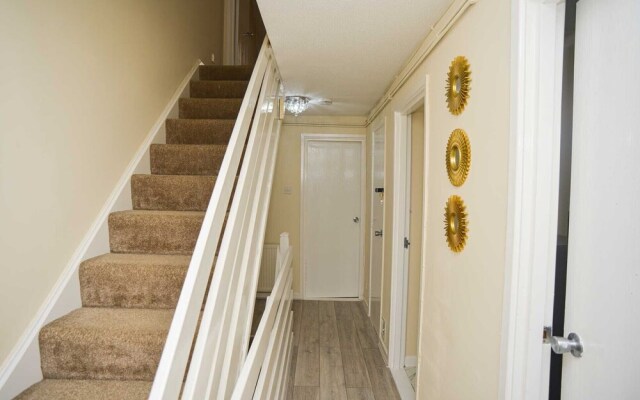 London's Calling U! A Lovely 2 Bedhome Sleeps 1-5!