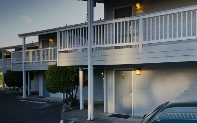 Pacific Reef Hotel & Light Show