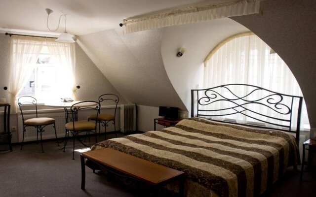 Azhurniy Hotel