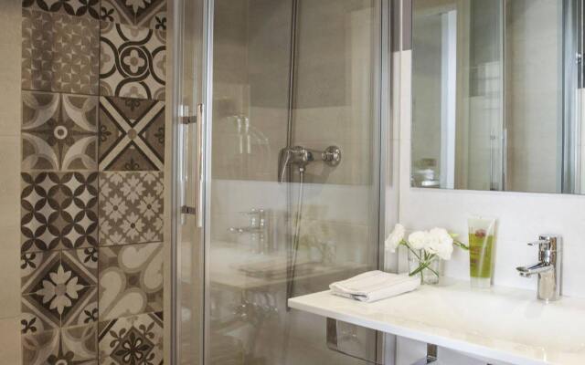 Ainb Born-damas Apartments