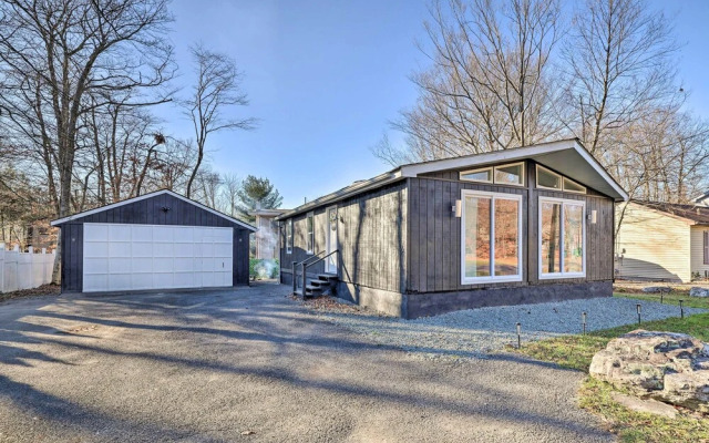 Game Room + Lake Access: Serene Tobyhanna Retreat