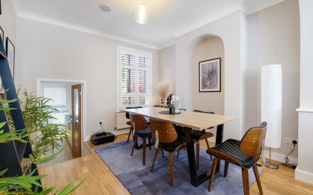 Luxury 3 Bedroom 2 Bathroom House Fulham