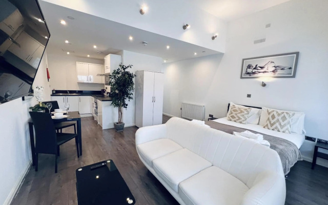 Fox House, Studio Apartments