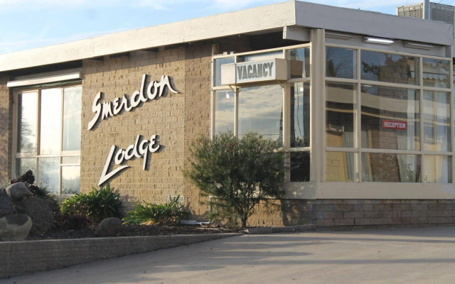 Smerdon Lodge Motel