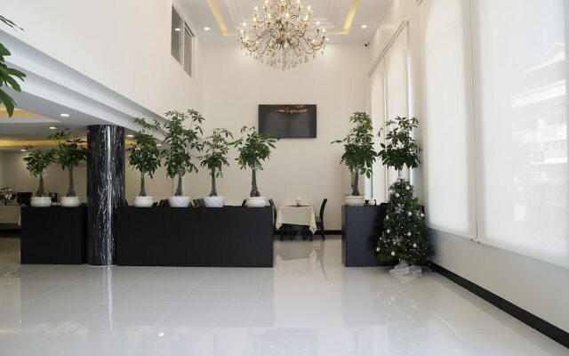 Apple Hotel Three