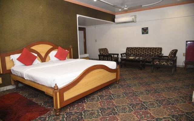 Goroomgo Sharda Regency Raipur