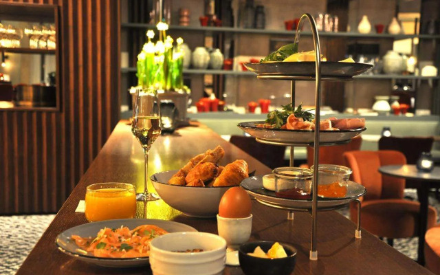 U Eat & Sleep Antwerp