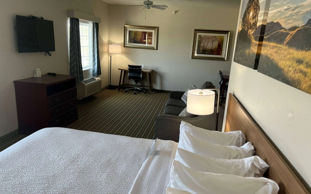 Days Inn & Suites by Wyndham Columbus NE