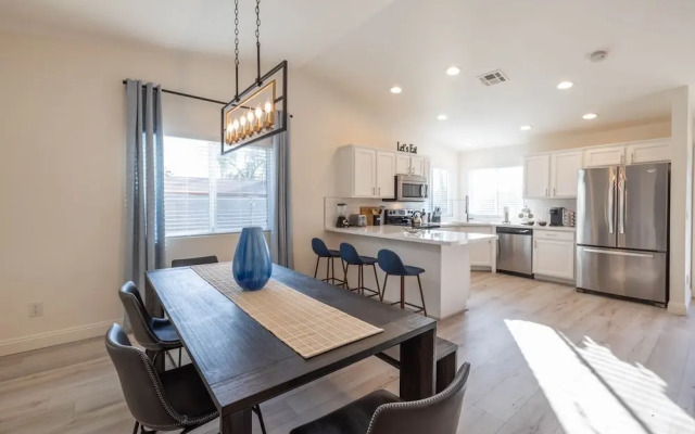 Scottsdale Sahuaro 4 Bedroom Home by RedAwning