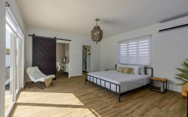 New 3BR 2BA With Huge Pool and Outdoor Area BBQ