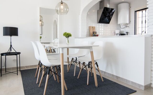 RDM - Stylish Holiday Apart with Ocean Views