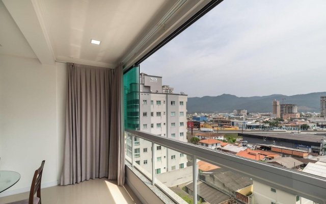 2BR Apt With BBQ in Meia Praia Mlo0601