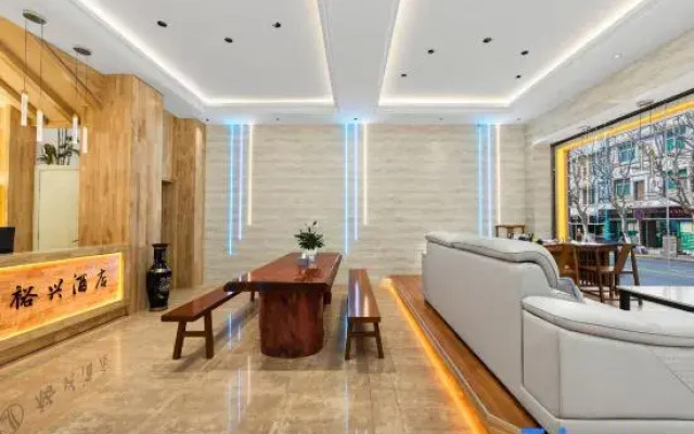 Pinecrest Intelligent Hotel