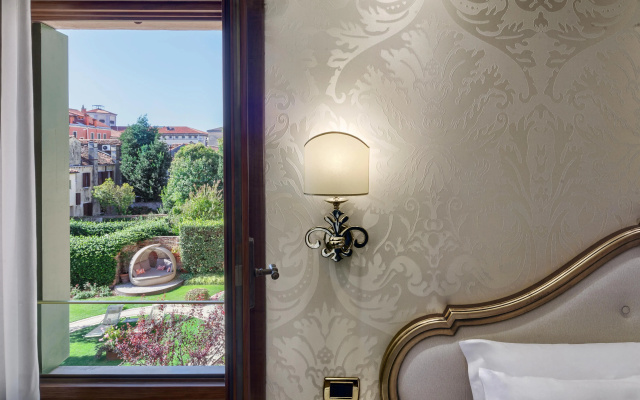 Olimpia Venice, BW signature collection