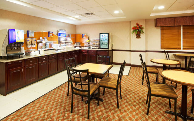 Holiday Inn Express Carrollton